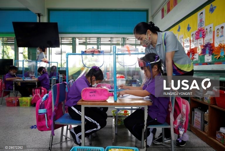 Escolas preparam a reabertura na Tailândia