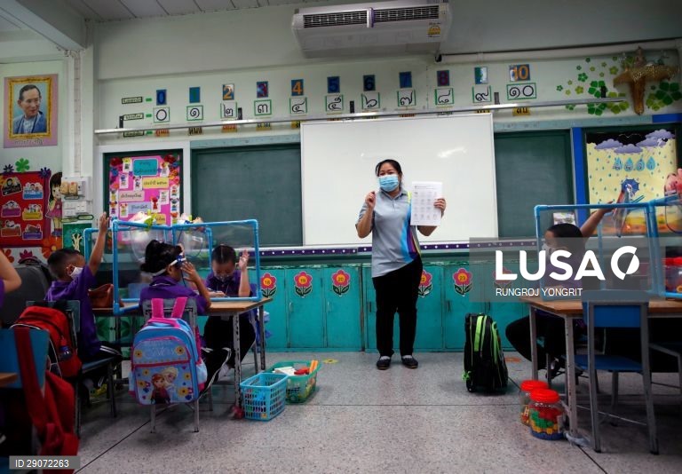 Escolas preparam a reabertura na Tailândia