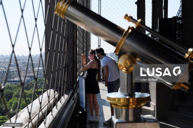Reabertura da Torre Eiffel em Paris