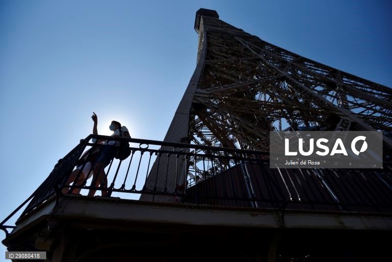 Reabertura da Torre Eiffel em Paris