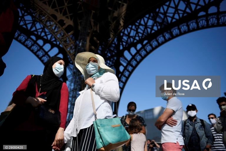 Reabertura da Torre Eiffel em Paris
