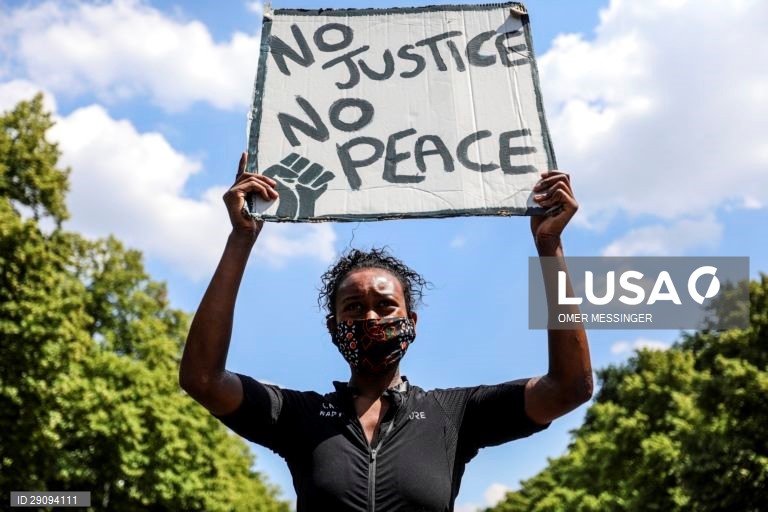 Alemanha: Manifestação do movimento "Black Lives Matter" em Berlim