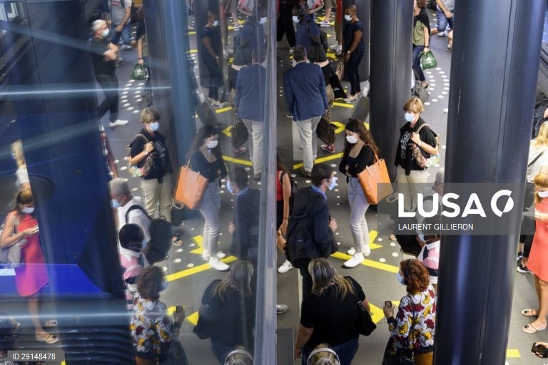 Suíça implementa o uso obrigatório de máscara de proteção contra a covid-19 nos transportes públicos