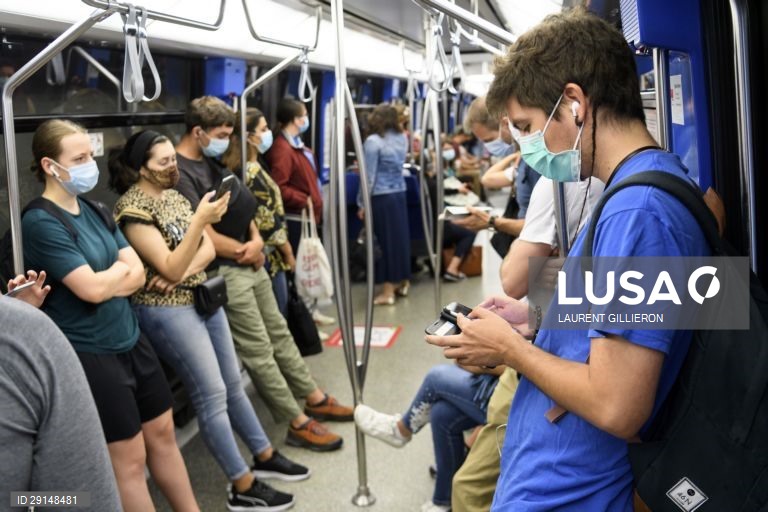 Suíça implementa o uso obrigatório de máscara de proteção contra a covid-19 nos transportes públicos