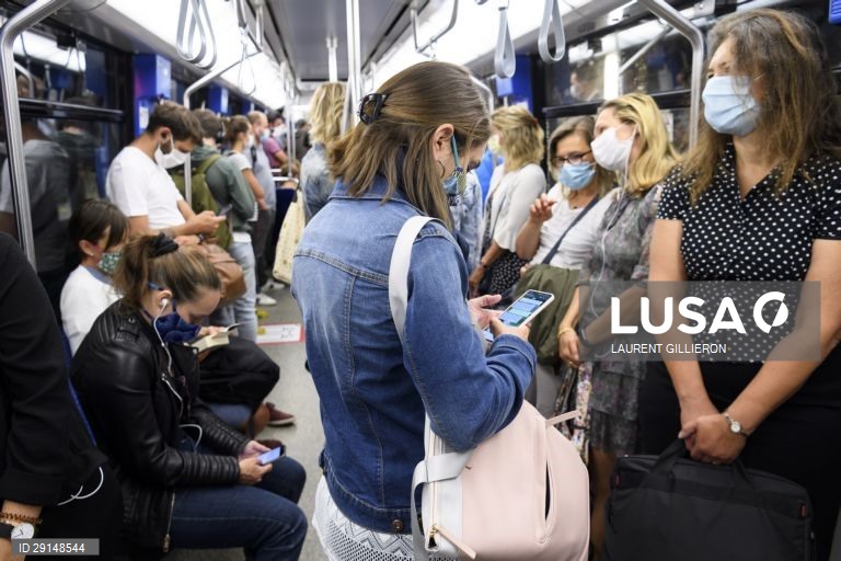 Suíça implementa o uso obrigatório de máscara de proteção contra a covid-19 nos transportes públicos
