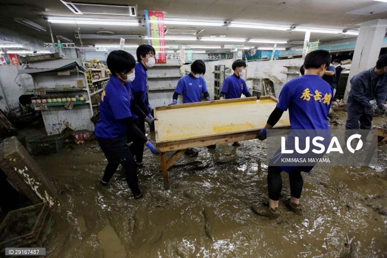 Rescaldo das cheias no sudoeste do Japão