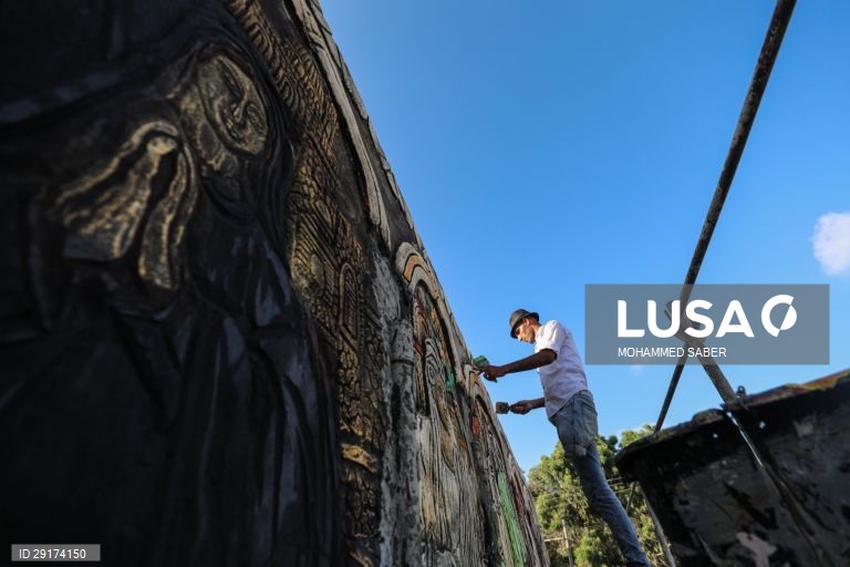 Palestina: artista amputado utiliza casa abandonada em Gaza como estúdio