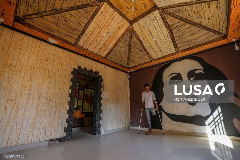 Palestina: artista amputado utiliza casa abandonada em Gaza como estúdio