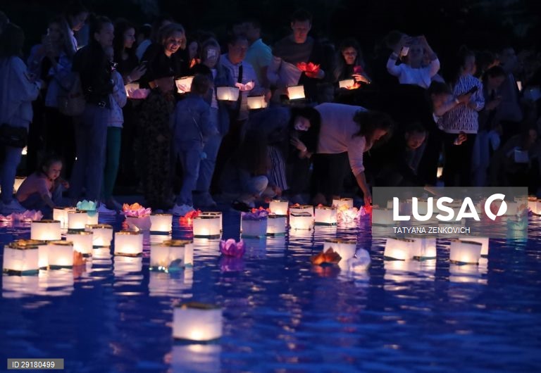Festival das lanternas de água em Minsk, na Bielorrússia.