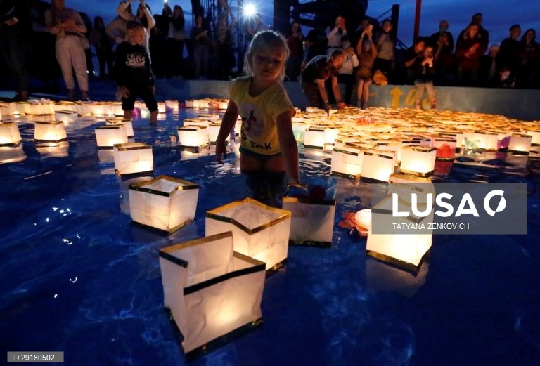 Festival das lanternas de água em Minsk, na Bielorrússia.