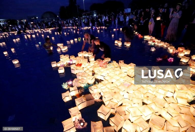 Festival das lanternas de água em Minsk, na Bielorrússia.