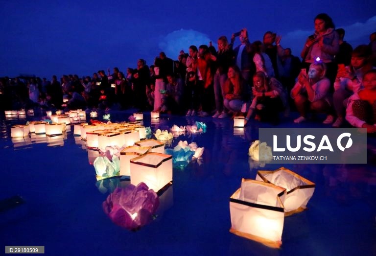 Festival das lanternas de água em Minsk, na Bielorrússia.
