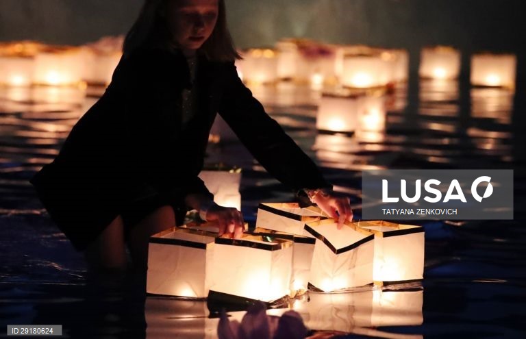 Festival das lanternas de água em Minsk, na Bielorrússia.