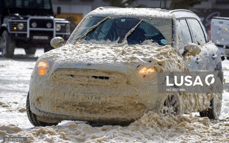 África do Sul: Tempestade marítima ao largo da Cidade do Cabo