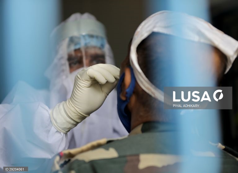 Testes à covid-19 em Calcutá, Índia