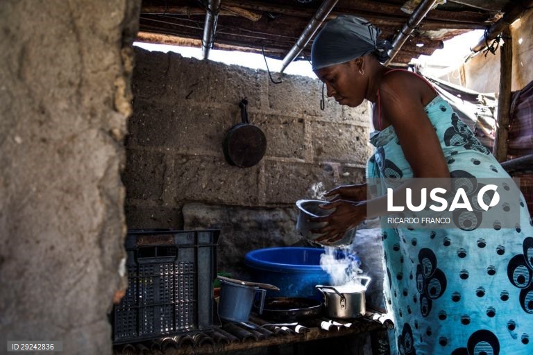 Moçambique/Ataques: há dias em que só há fome para partilhar ao relento