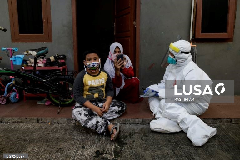 Covid-19: Crianças indonésias