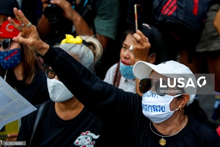 Tailândia: Manifestação anti-governamental em Banguecoque