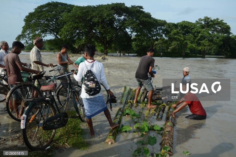 Índia: Inundações em Assam
