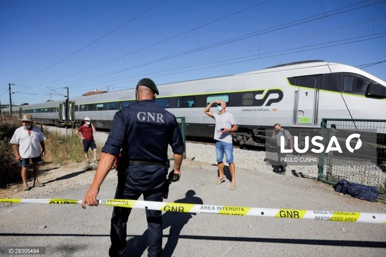 Comboio Alfa Pendular descarrila em Soure