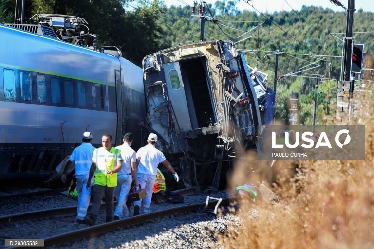 Comboio Alfa Pendular descarrila em Soure