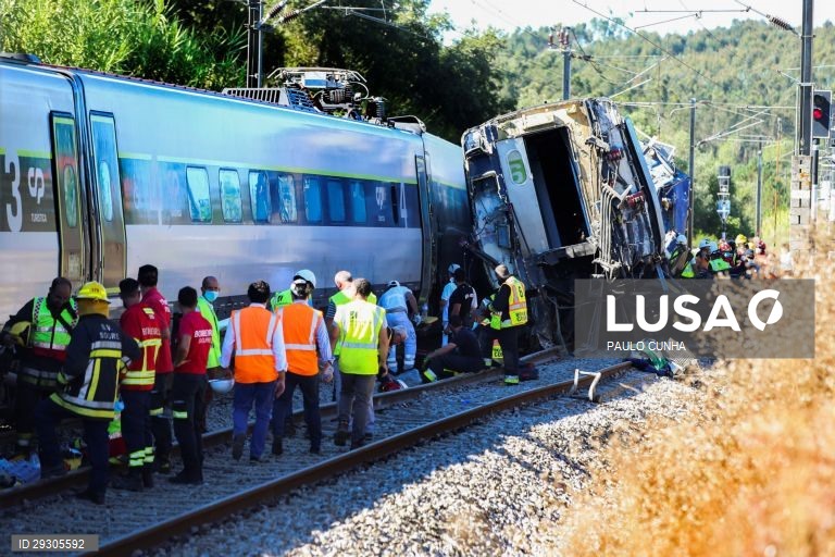 Comboio Alfa Pendular descarrila em Soure