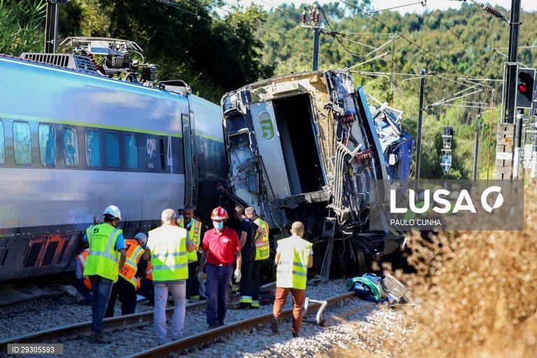 Comboio Alfa Pendular descarrila em Soure