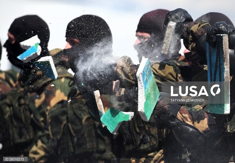 Bielorrússia: Celebrações do Dia dos Paraquedistas em Minsk