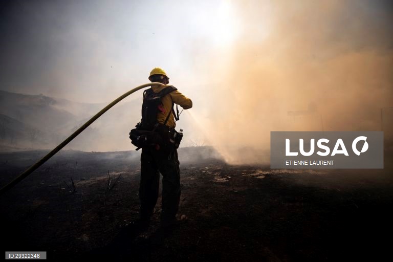 Incêndio em Santa Clarita, Califórnia