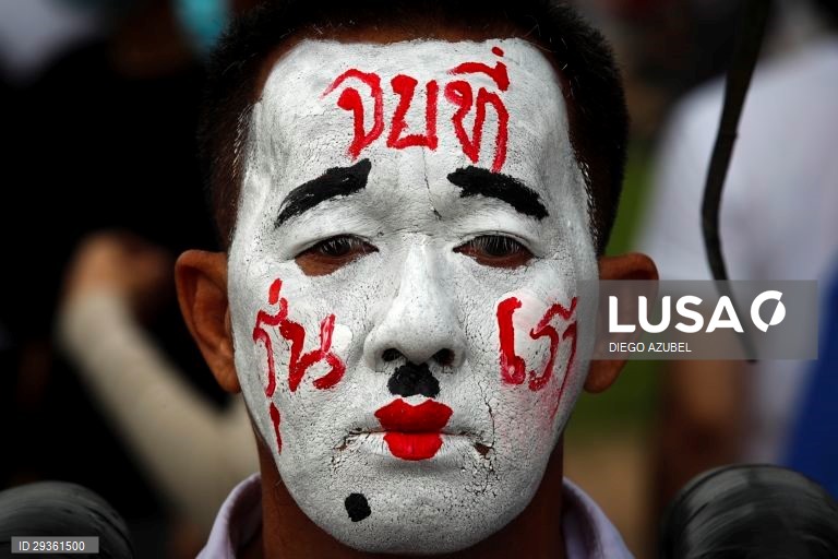 Tailândia: Manifestaçao antigovernamental em Banguecoque