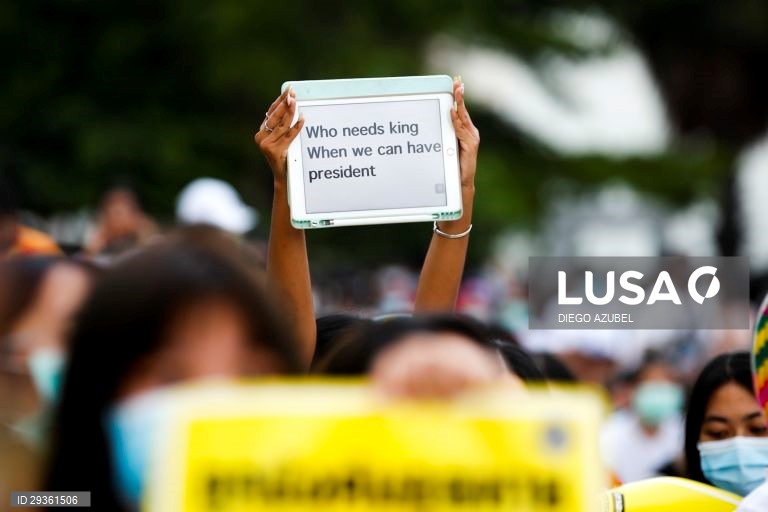 Tailândia: Manifestaçao antigovernamental em Banguecoque