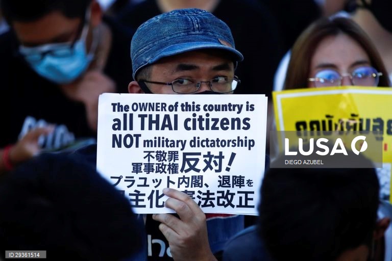 Tailândia: Manifestaçao antigovernamental em Banguecoque
