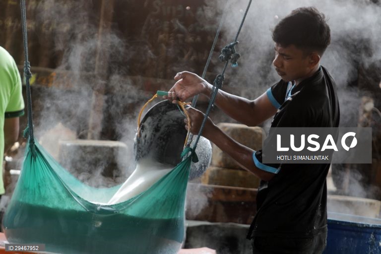 Produção de tofu na Indonésia