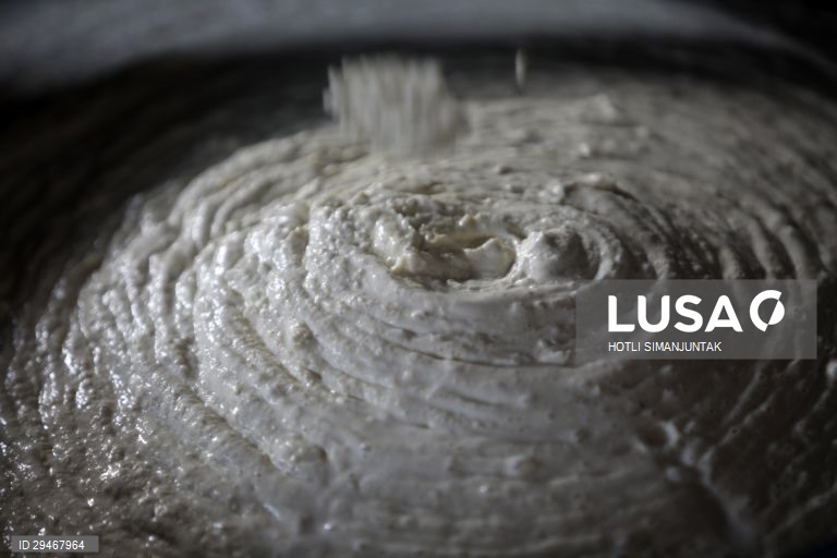 Produção de tofu na Indonésia