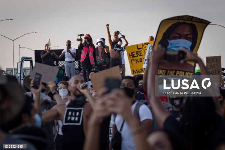 Em Los Angeles os manifestantes exigem justiça pelo assassinato de Dijon Kizzee