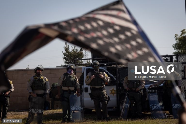 Em Los Angeles os manifestantes exigem justiça pelo assassinato de Dijon Kizzee
