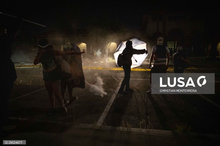 Em Los Angeles os manifestantes exigem justiça pelo assassinato de Dijon Kizzee