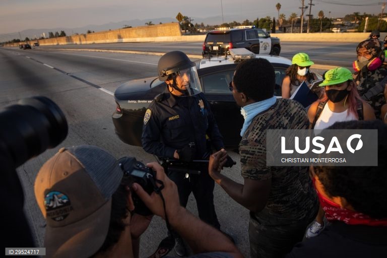 Em Los Angeles os manifestantes exigem justiça pelo assassinato de Dijon Kizzee