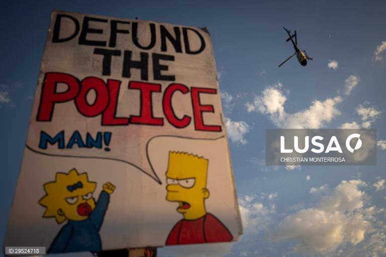 Em Los Angeles os manifestantes exigem justiça pelo assassinato de Dijon Kizzee