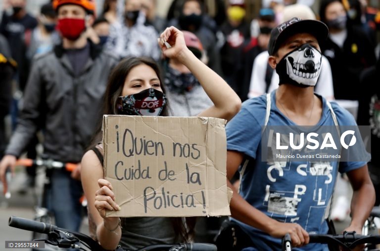 Segundo dia de protestos contra a brutalidade policial na Colômbia