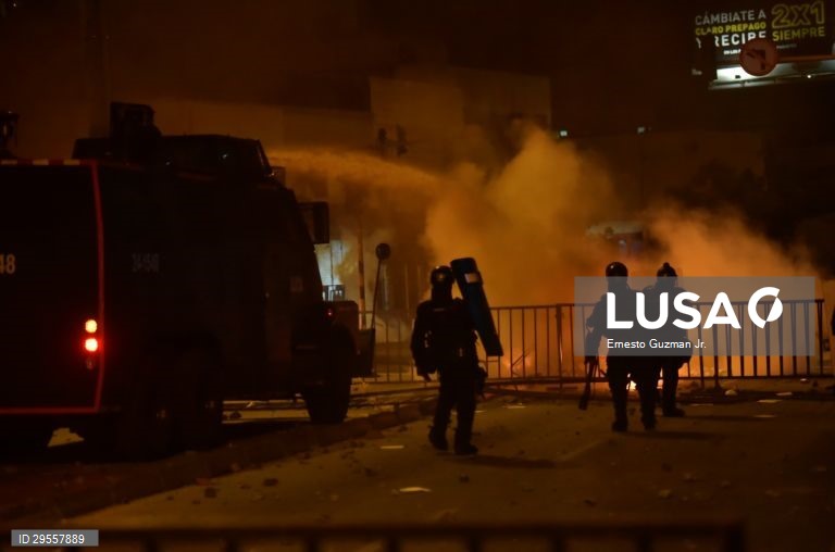 Segundo dia de protestos contra a brutalidade policial na Colômbia