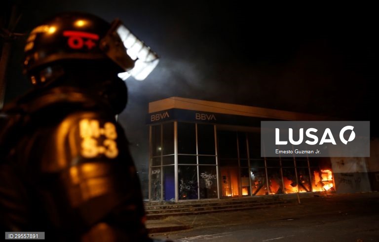 Segundo dia de protestos contra a brutalidade policial na Colômbia