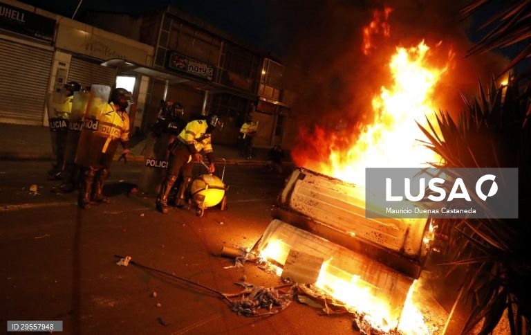Segundo dia de protestos contra a brutalidade policial na Colômbia