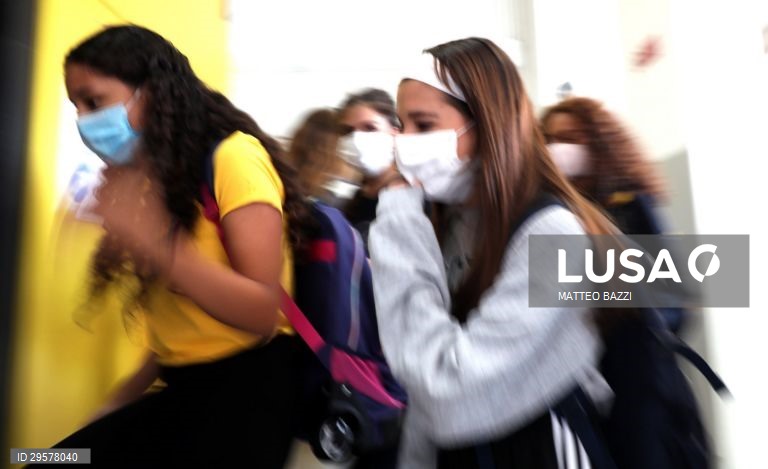 Reabertura de escolas em Itália