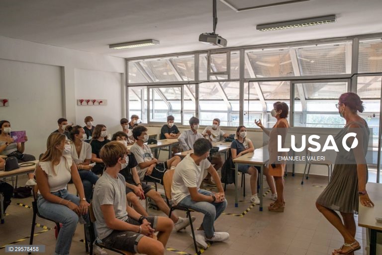 Reabertura de escolas em Itália