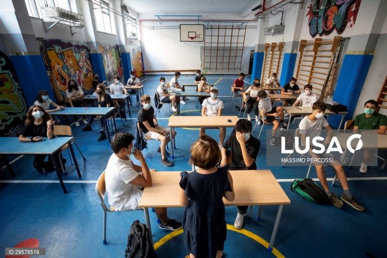 Reabertura de escolas em Itália