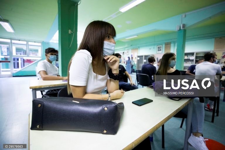 Reabertura de escolas em Itália
