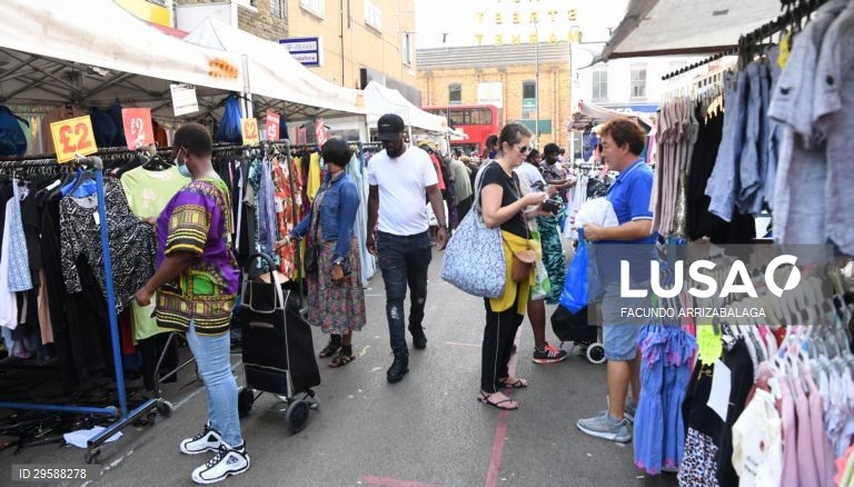 Covid-19: Casos continuam a aumentar no Reino Unido