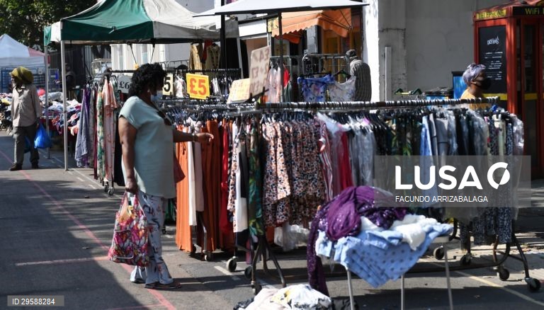 Covid-19: Casos continuam a aumentar no Reino Unido