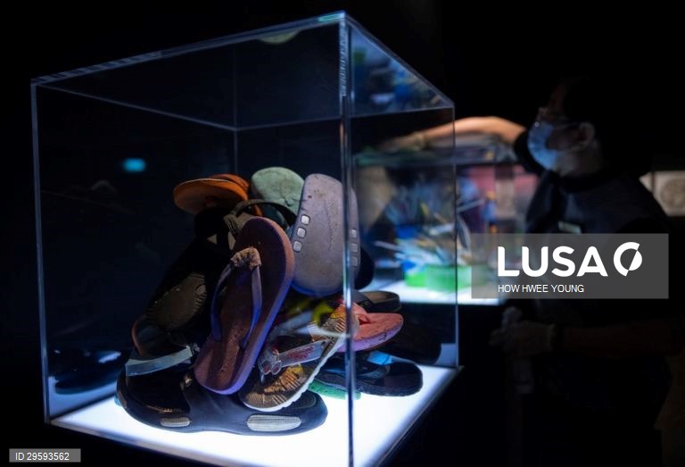 Exposição no Museu ArtScience em Singapura "Planeta ou Plástico?" 